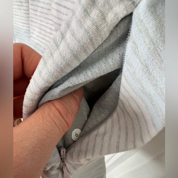 Lulu🍋 size 6 Think Fast long sleeve - Picture 4 of 4